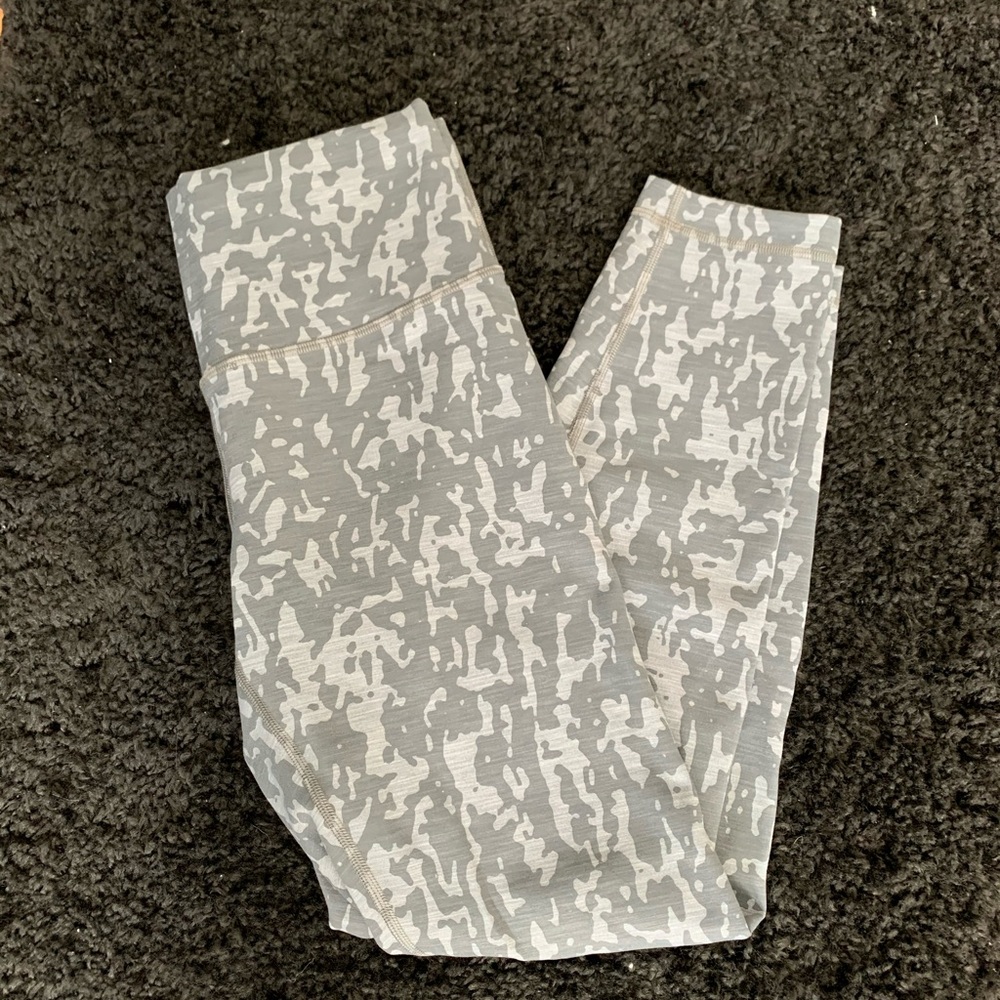 LuluLemon Wunder Trains 25” size 8